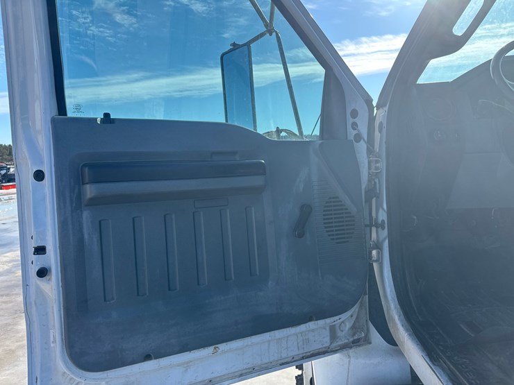 2012-ford-f650-image-23