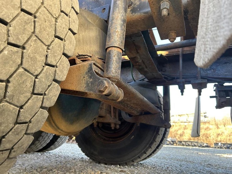 2001-mack-ch613-image-51