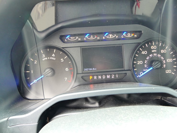 2015-ford-f150-xl-image-13