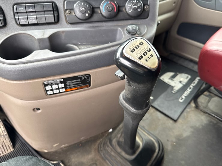 2016-massey-ferguson-8-image-60