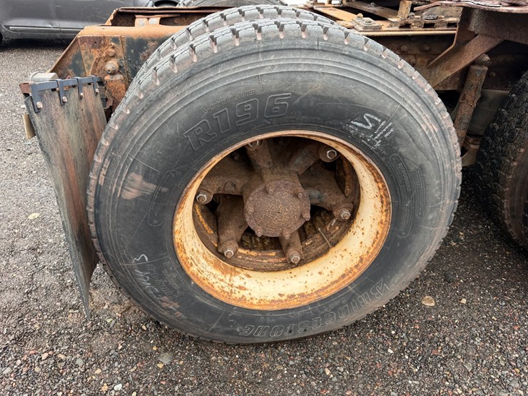 1996-mack-ch613-image-69