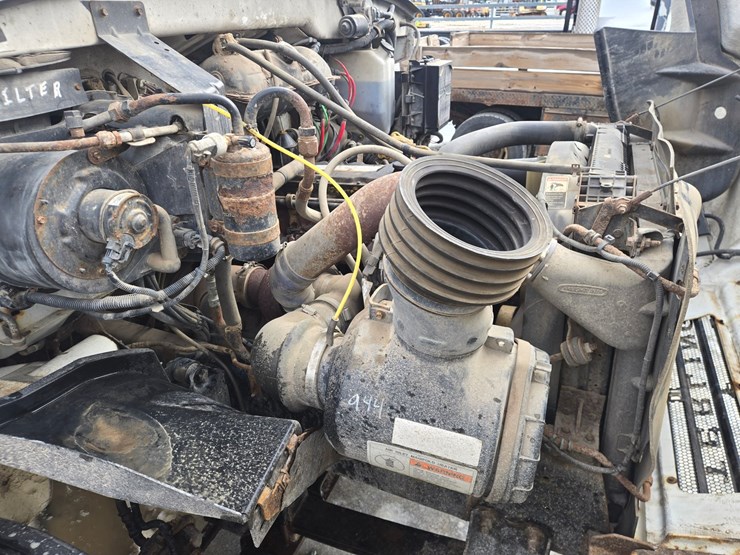 2001-massey-ferguson-8-image-44