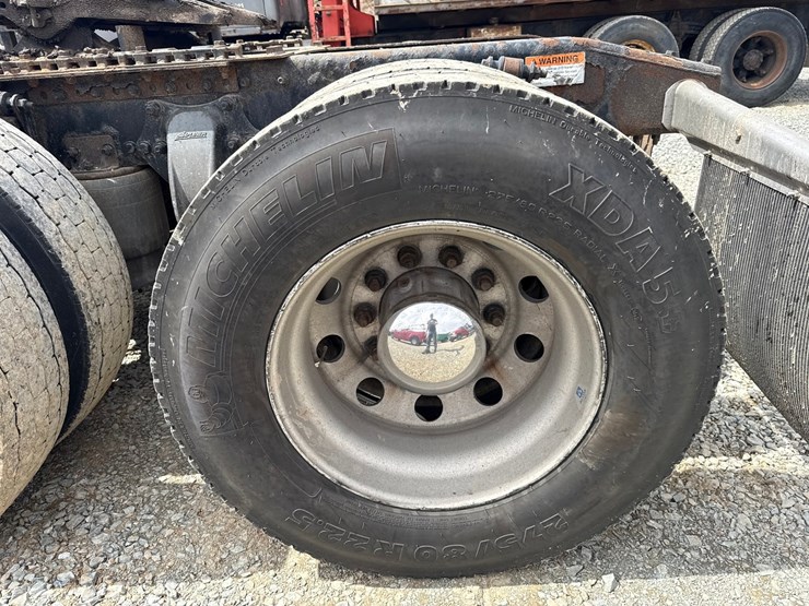 2018-freightliner-122sd-image-75