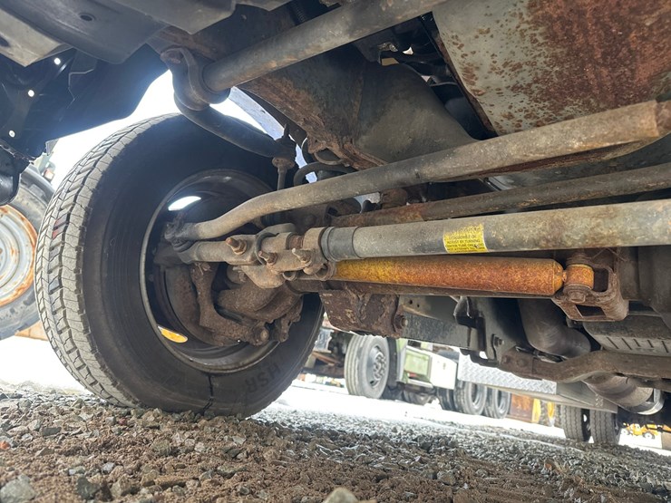 2012-massey-ferguson-8-image-58