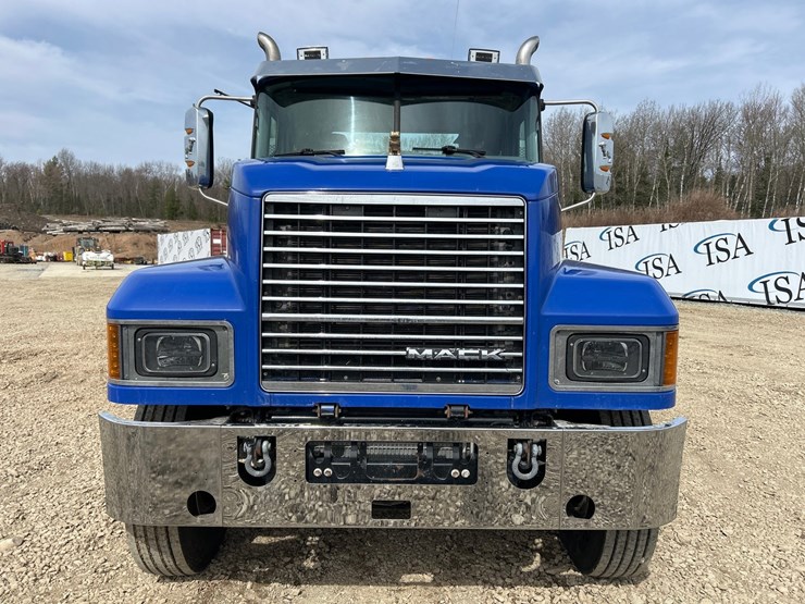 2019-massey-ferguson-8-image-8