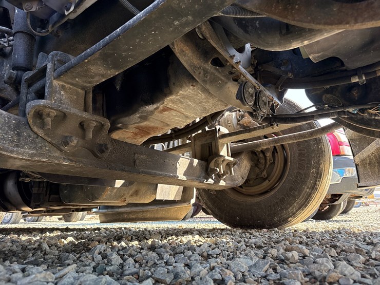 #2199-•-2020-international-a26-sleeper-cab-truck-tractor-image-52