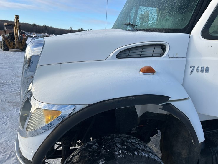 2005-international-7600-image-13