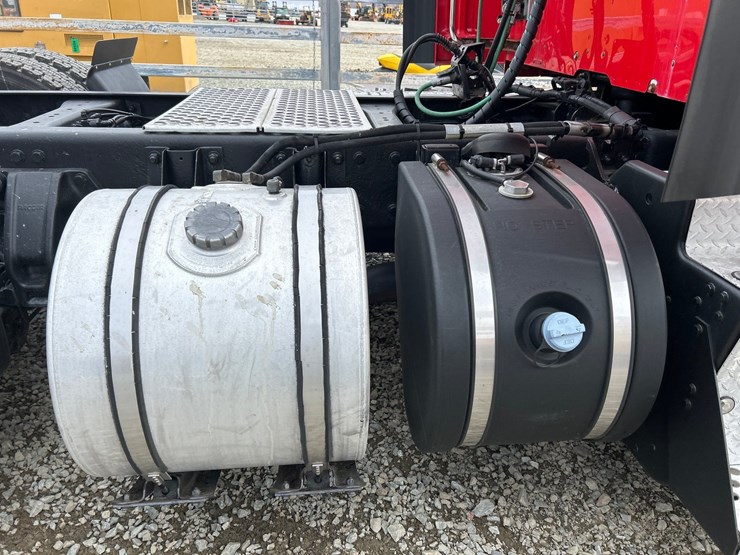 2015-kenworth-t680-image-16