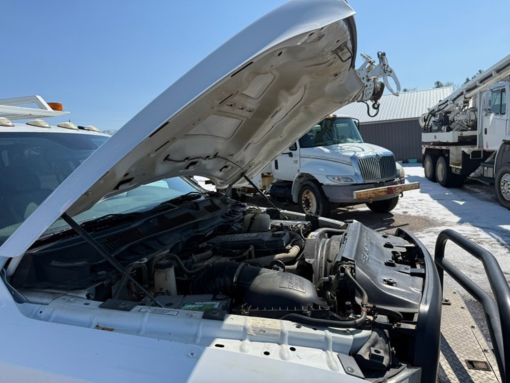 #1064-•-2015-ram-5500-heavy-duty-service-truck-image-34