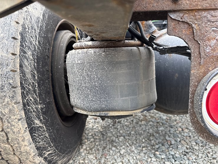 2016-massey-ferguson-8-image-44