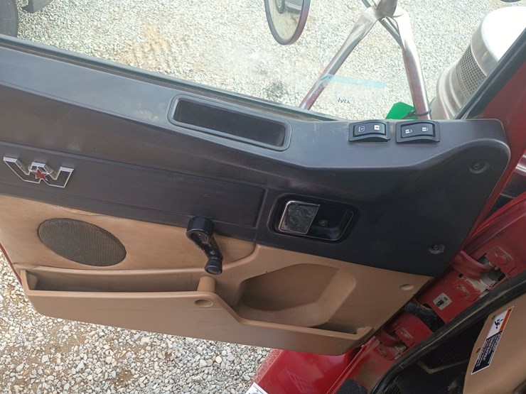 2012-massey-ferguson-8-image-45