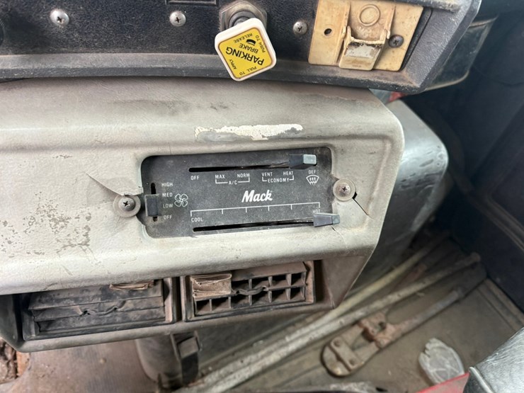 mack-dm688s-image-40