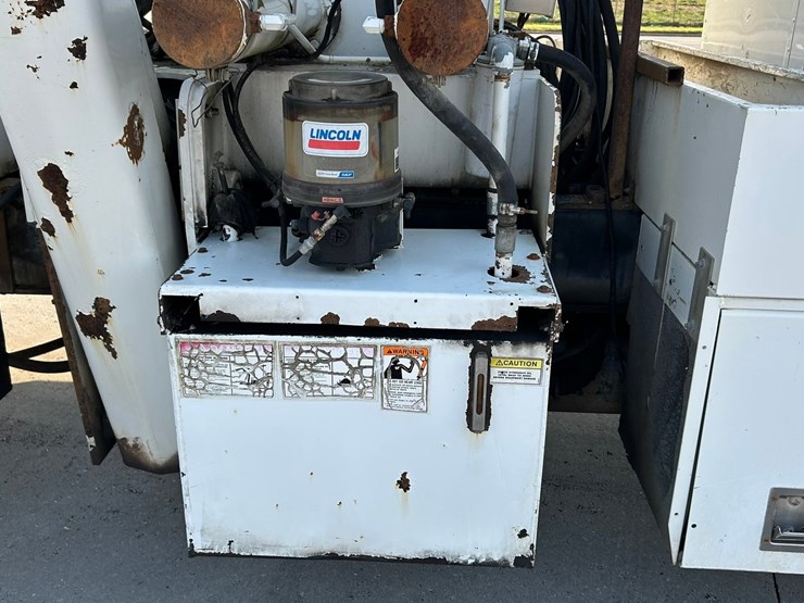 peterbilt-365-image-27