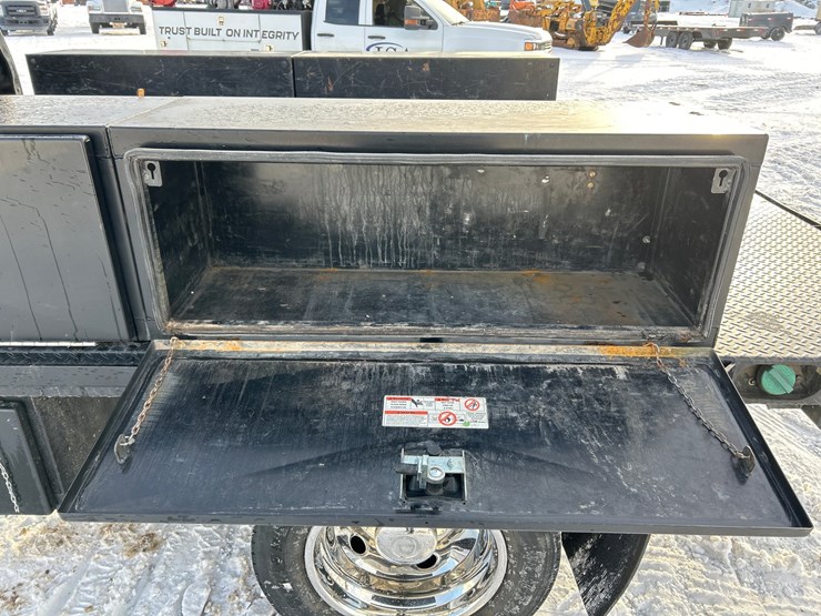 2021-ford-f550-image-28