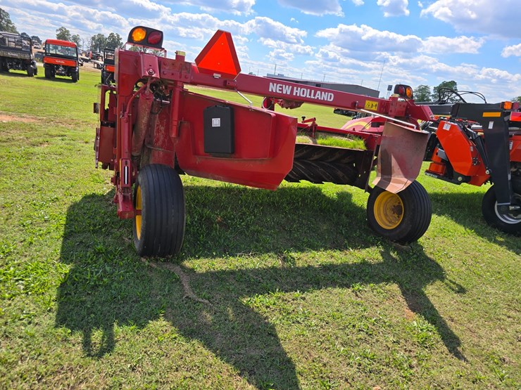 2022-new-holland-210-image-16