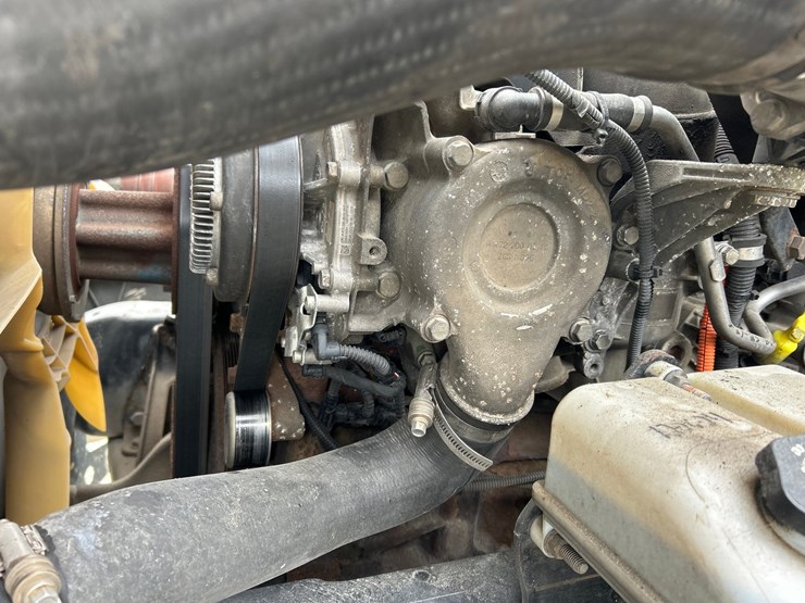 2017-massey-ferguson-8-image-54