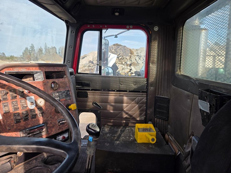 1998-international-paystar-5000-image-64