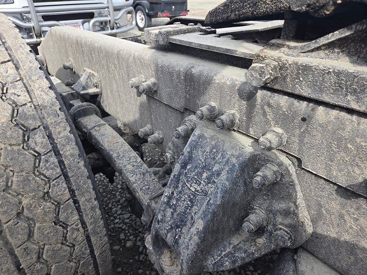 2007-peterbilt-579-image-26