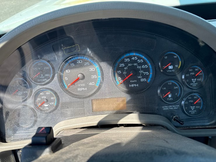 2010-international-7400-image-54