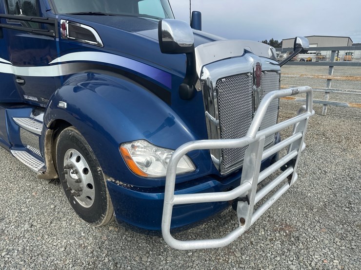 2020-kenworth-t680-image-10