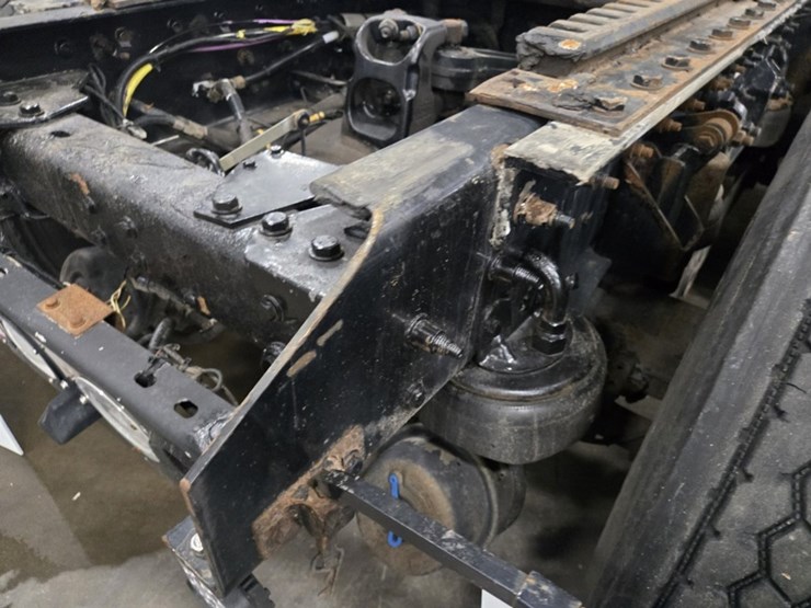 2017-kenworth-t680-image-36