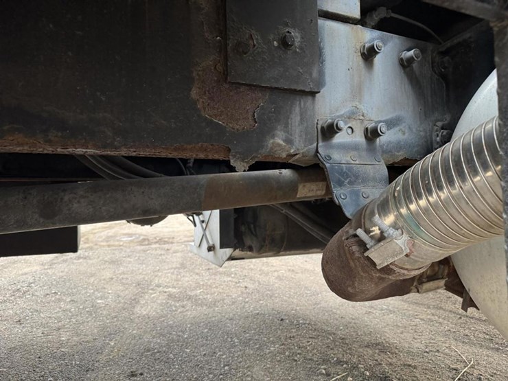 2003-peterbilt-330-image-47