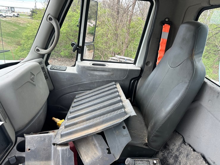 2007-international-7600-image-51