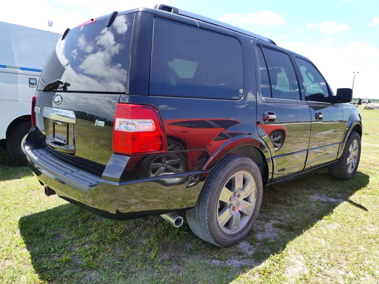 2010-ford-expedition-image-3