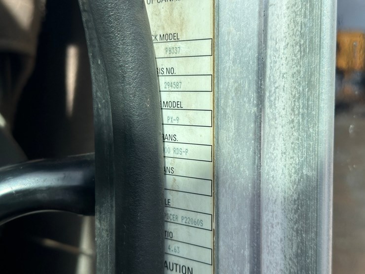 2015-peterbilt-337-image-66