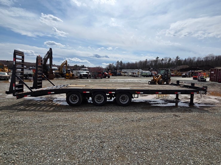 2013-massey-ferguson-8-image-6