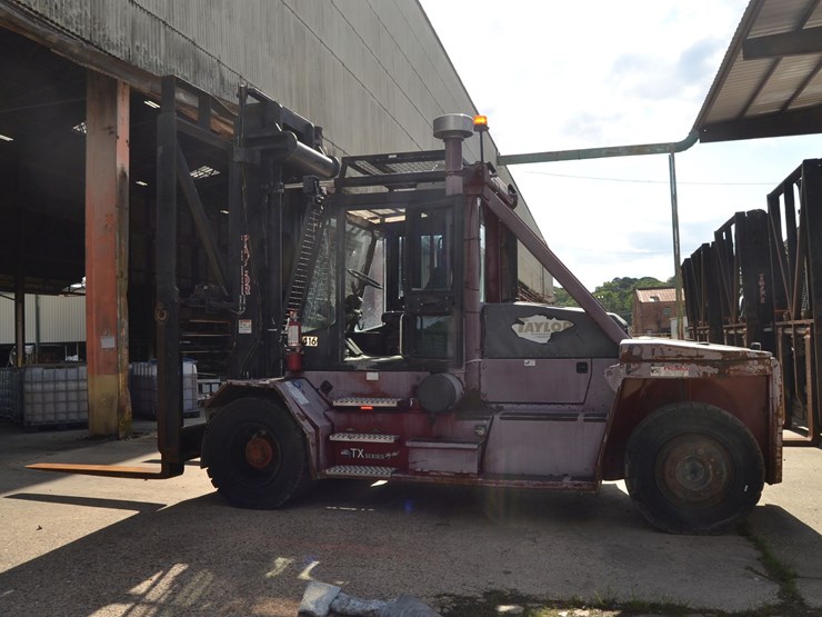 taylor-model-txh300l-dual-wheel-forklift-w/-side-shift-w/-fork-positioner-w/-cummins-engine-w/-enclosed-cab-sn#sch37995--33,641-hours-image-4