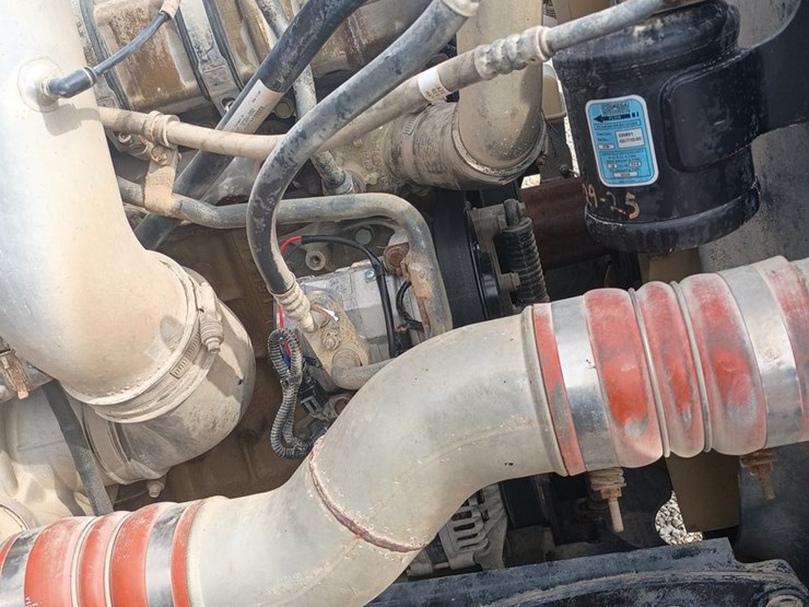 2012-massey-ferguson-8-image-41