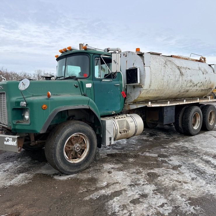 1999 MACK DM690