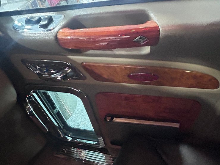 2007-peterbilt-379-image-55