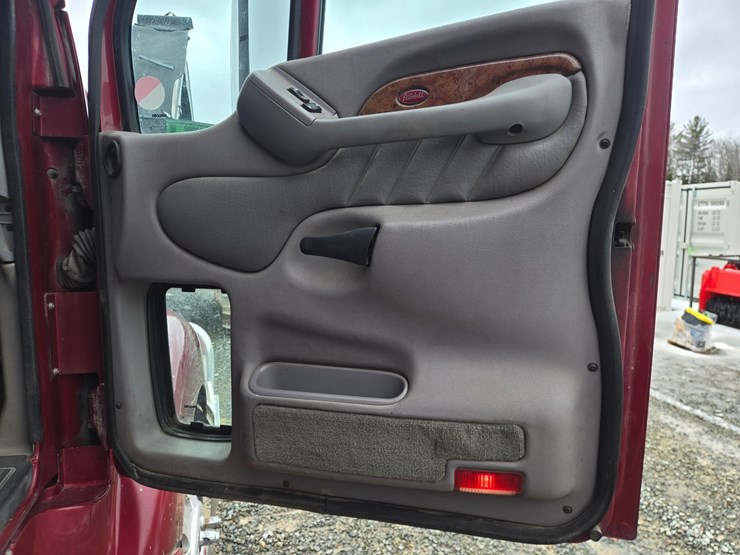 2007-peterbilt-387-image-75
