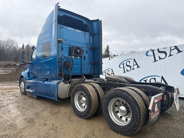 #2199-•-2020-international-a26-sleeper-cab-truck-tractor-image-3