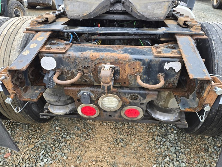 2016-freightliner-cascadia-125-image-29