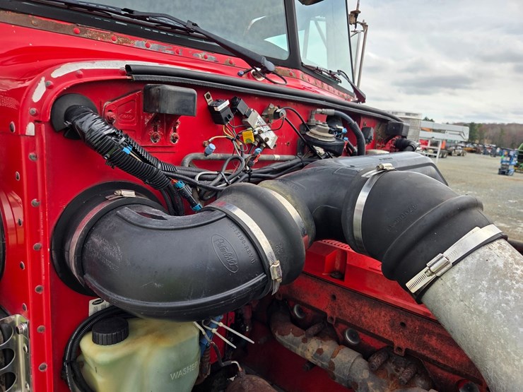 2002-peterbilt-379-image-62