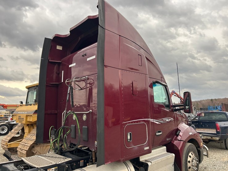 2016-kenworth-t680-image-14