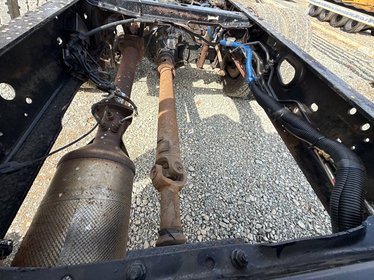 2015-ford-f550-image-21