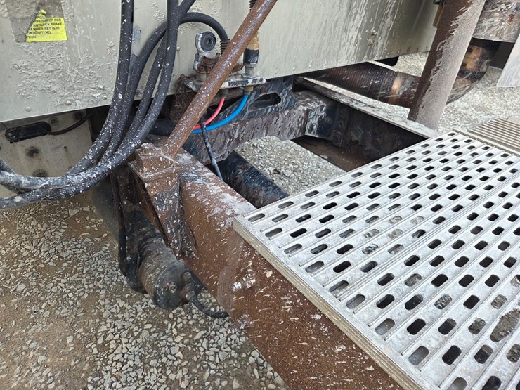 2005-caterpillar-c13-image-21