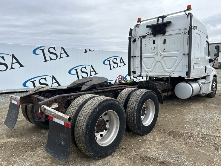 2017-massey-ferguson-8-image-5