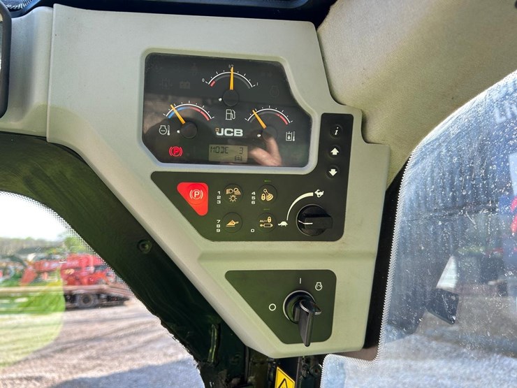 2022-jcb-2ts-7t-image-22