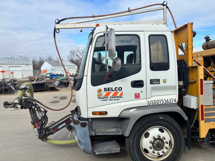 2005-gmc-t7500-image-7