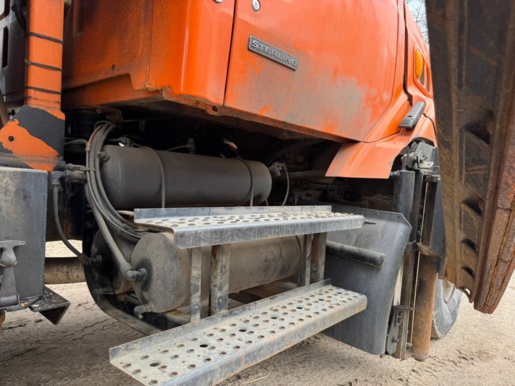 #2168-•-2001-sterling-4x2-snow-plow-truck-image-19