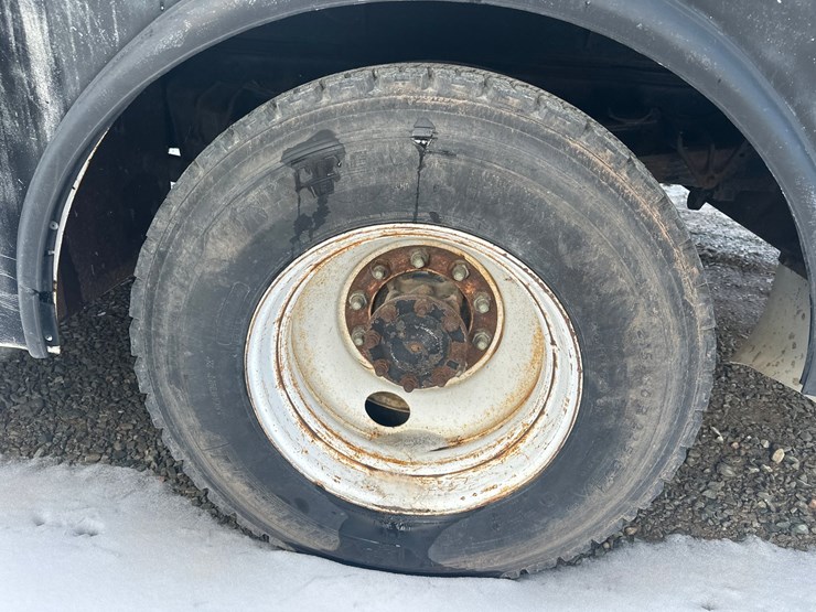 1995-international-8100-image-85