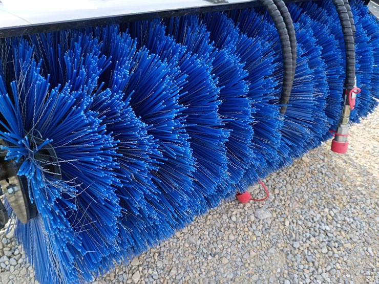 #23932-•-sweeper-mini-skid-steer-attachment-image-9