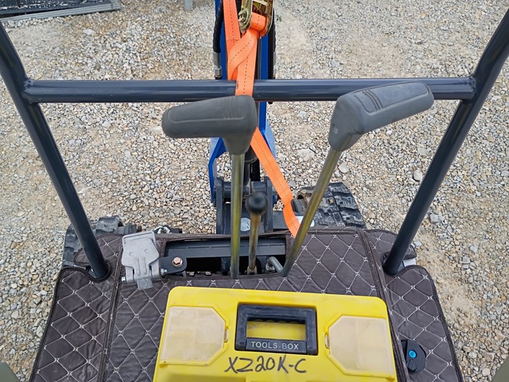 #24168-•-2025-diesel-agt-xz20k-c-mini-excavator-image-13