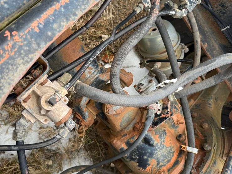 #1117-•-volvo-whitegmc-day-cab-truck-tractor-image-52