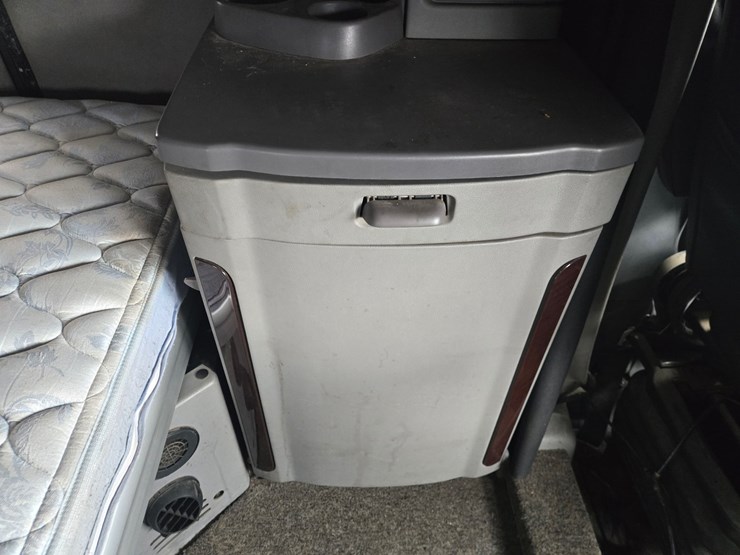 peterbilt-579-image-85